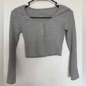Gray Ribbed Scoop Neck Long-Sleeve Button Crop Top